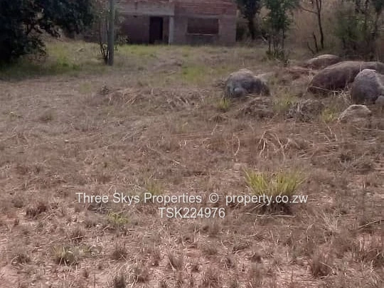 Spacious 3-Bedroom Home in Domboshawa Awaits Your Touch!