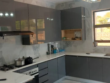 4 Bedroom Flat & Apartment