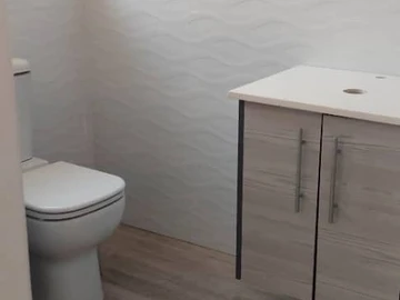 4 Bedroom Flat & Apartment