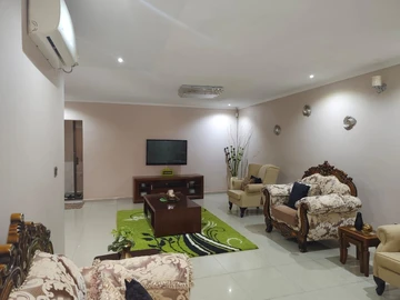 5 Bedroom House
