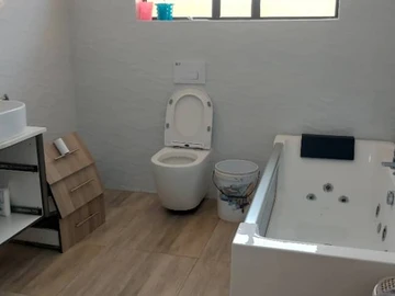 4 Bedroom Flat & Apartment