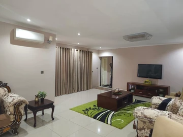 5 Bedroom House