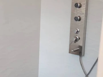 4 Bedroom Flat & Apartment