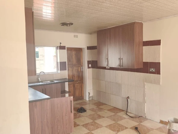 2 Bedroom Flat & Apartment