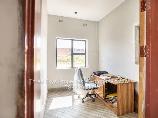 Tynwald South Commercial Property