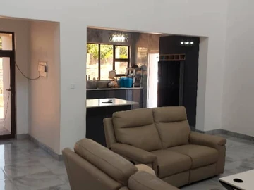 4 Bedroom Flat & Apartment