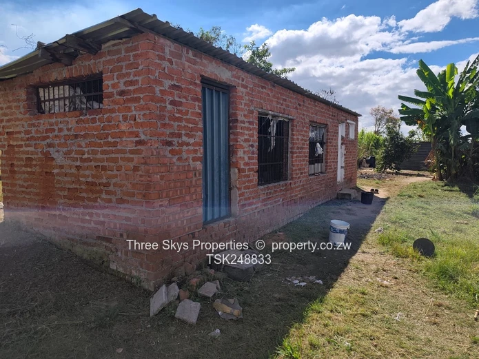3 Bedroomed Cottage On 2000Sqm 