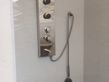 4 Bedroom Flat & Apartment