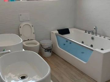 4 Bedroom Flat & Apartment