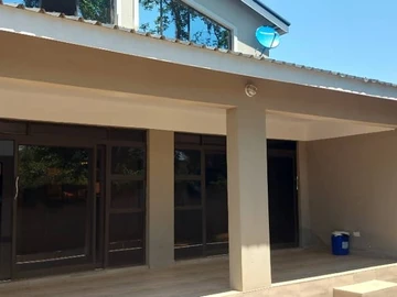 4 Bedroom Flat & Apartment