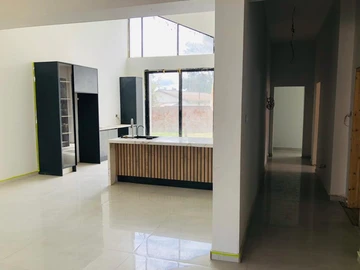 4 Bedroom Garden Flat