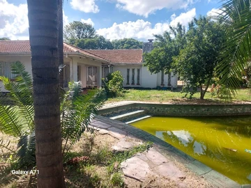 Strategically Located Close To Mutare Road