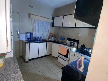 2 Bedroom Flat & Apartment