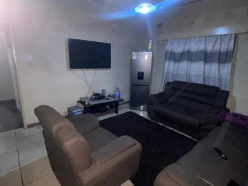 2 Bedroom Flat & Apartment